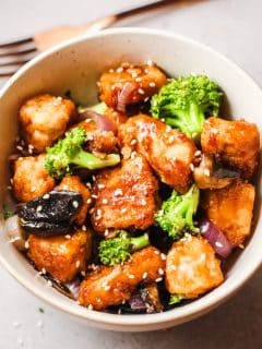 keto orange chicken in a white bowl